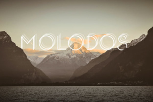 Molodos Light: A Premium Sans Serif Font for Modern Web Design